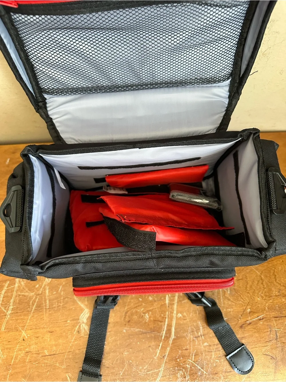 Focus Deluxe SLR Photo/Video Medium Camera Accessory Case w/Cleaning Kit &Cloth